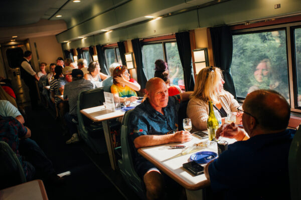 indiana-wine-train-dining-car