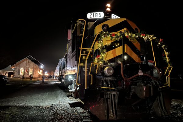 night-time-christmas-train-in-indiana